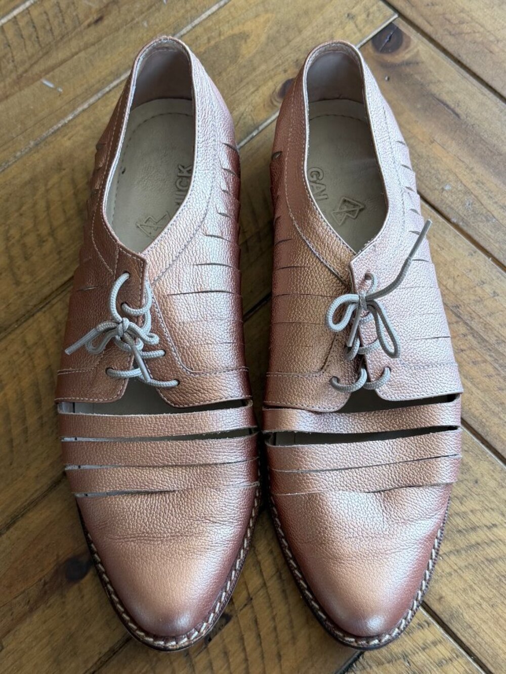 GAL VS BUCK ROSE GOLD LEATHER FLATS SIZE 39